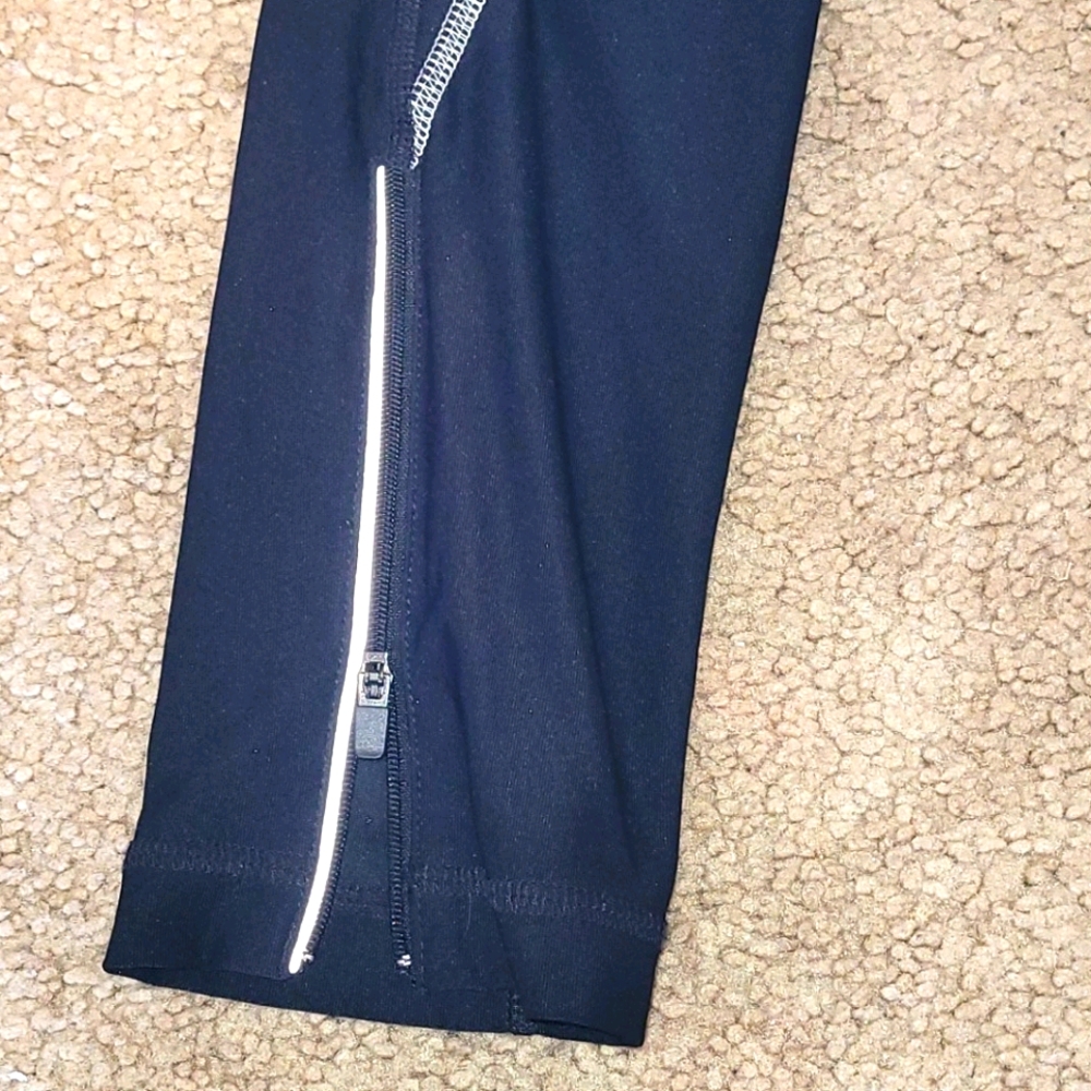 Lot of athletic leggings - Picture 3 of 11
